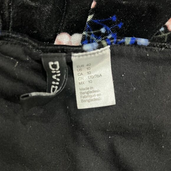 H&M Divided Black Floral Velvet Romper Size 10 Spaghetti Strap - Picture 9 of 9